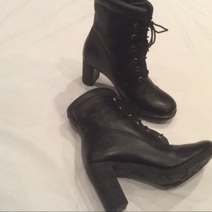 Women’s heeled Timberland black boots